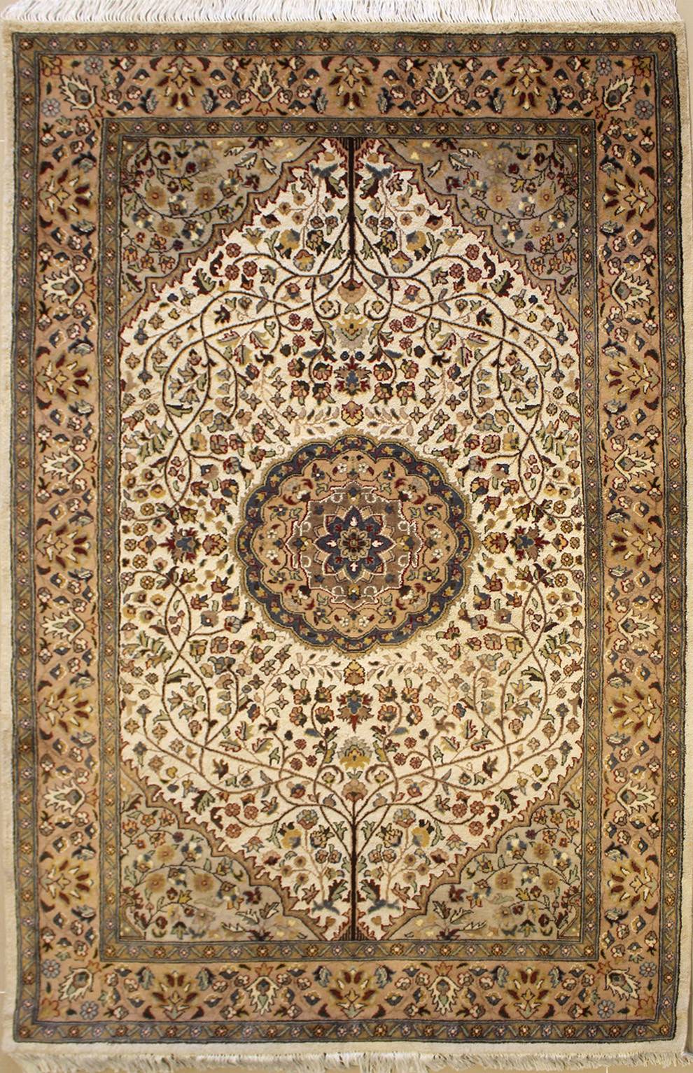 4'7"x7'1" Persian Design Silk Base